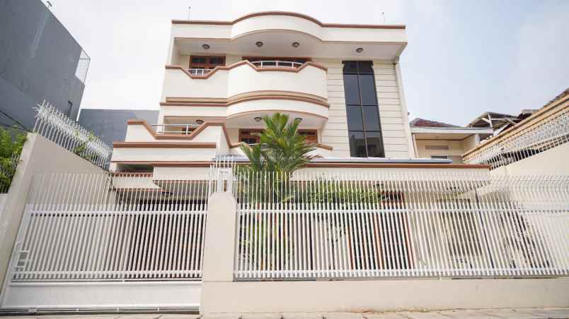 dijual rumah krukut taman sari jakarta