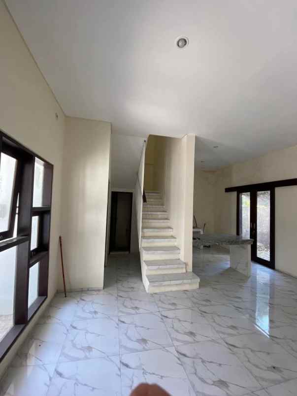 dijual rumah lantai 2 lokasi jalan galunggung cargo