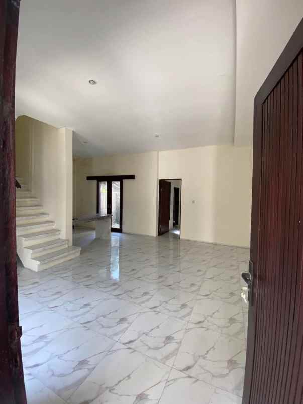 dijual rumah lantai 2 lokasi jalan galunggung cargo