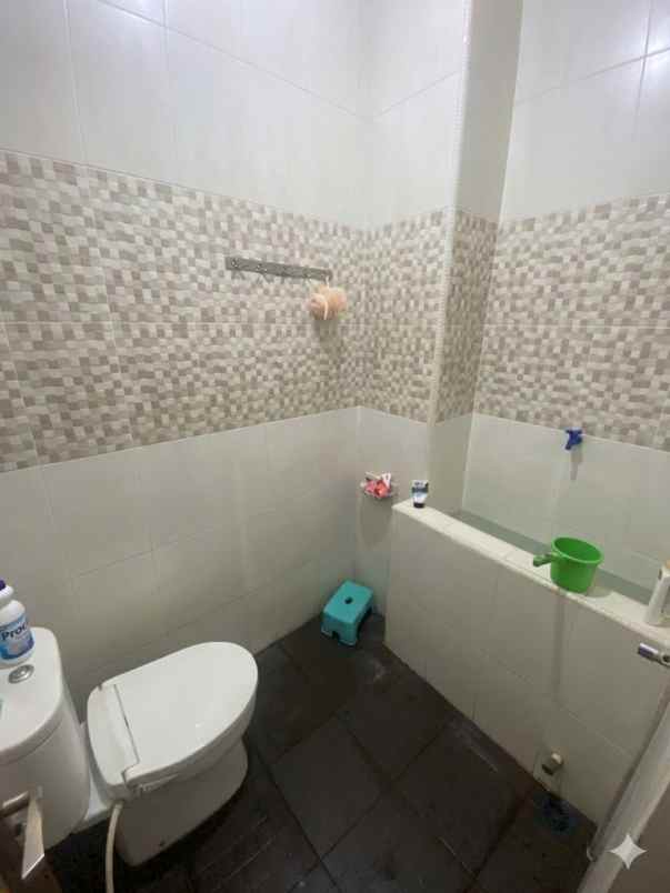 dijual rumah lantai 2 lokasi merpati monang maning