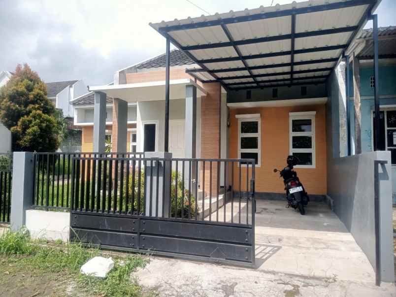 dijual rumah lokasi gpa karangploso malang