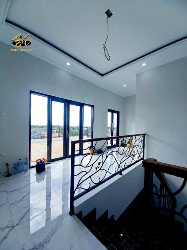 dijual rumah lokasi strategis dekat tol