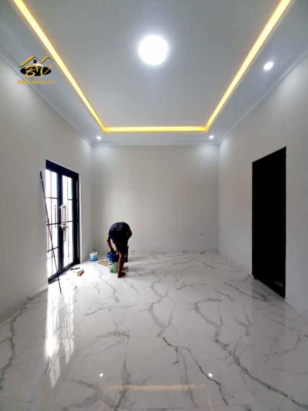 dijual rumah lokasi strategis dekat tol