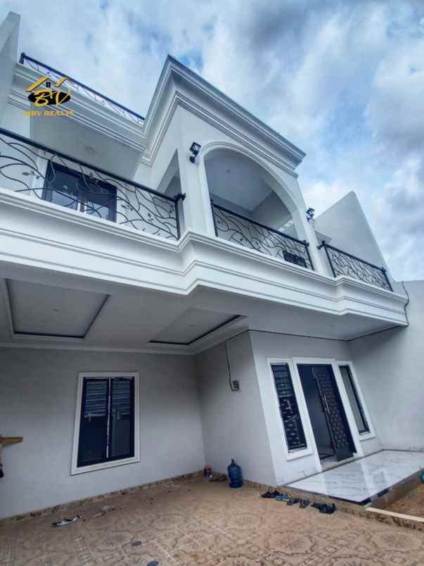 dijual rumah lokasi strategis dekat tol