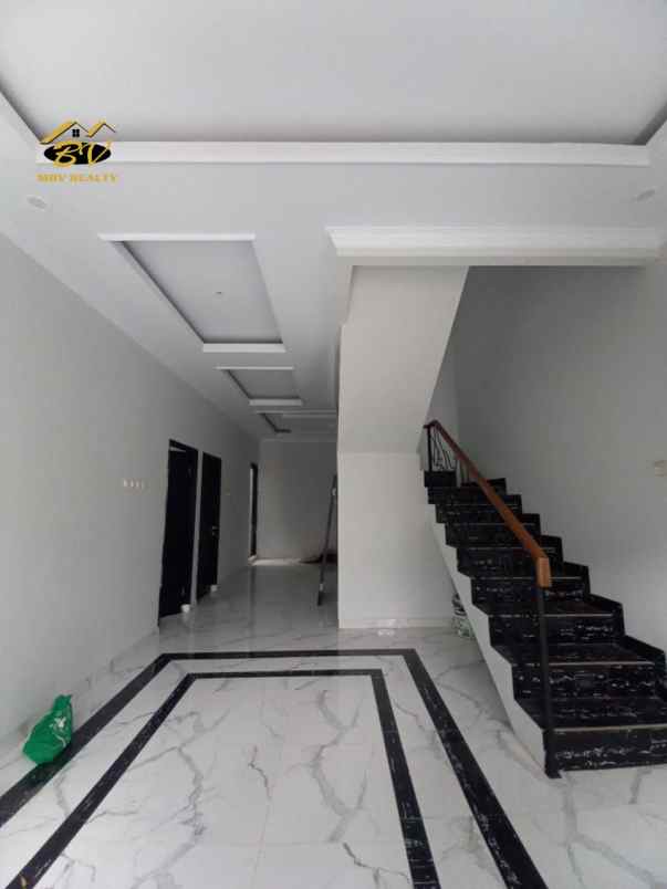 dijual rumah lokasi strategis dekat tol