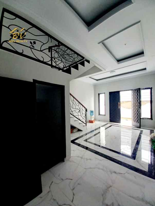 dijual rumah lokasi strategis dekat tol