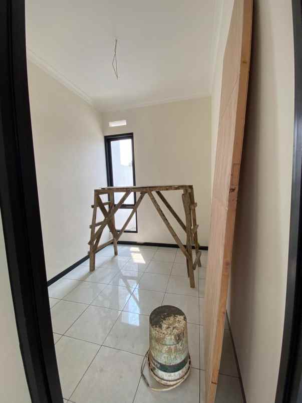 dijual rumah lokasi villa bukit tidar kota malang