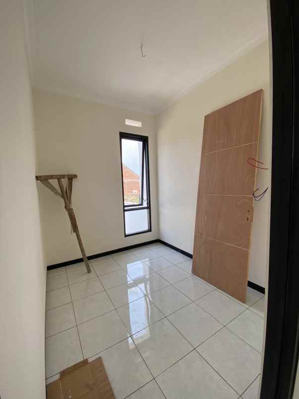 dijual rumah lokasi villa bukit tidar kota malang