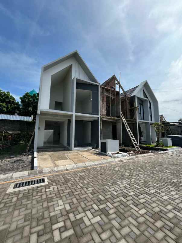 dijual rumah maguwoharjo