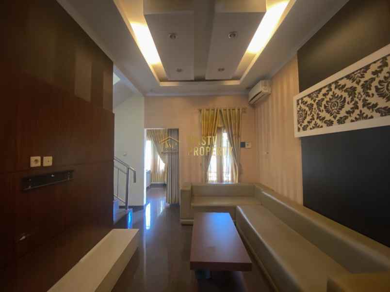 dijual rumah maguwoharjo kec depok kab