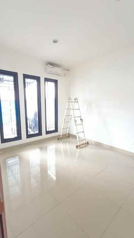 dijual rumah mampang