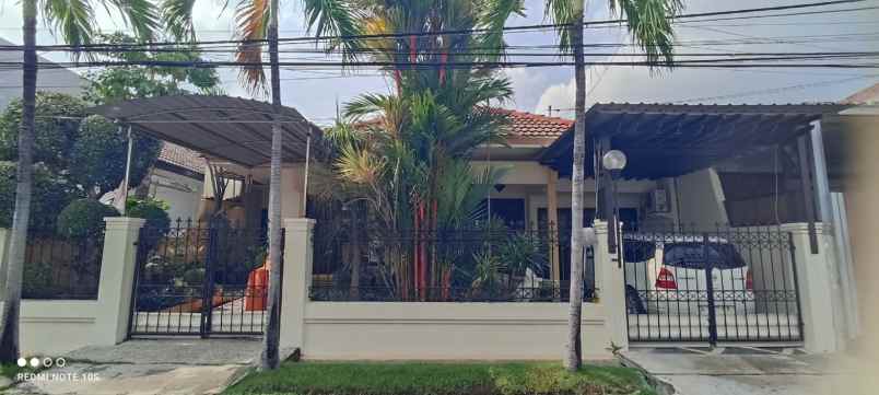 dijual rumah manyar