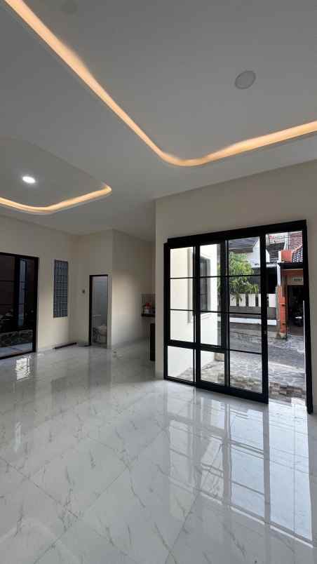 dijual rumah manyaran