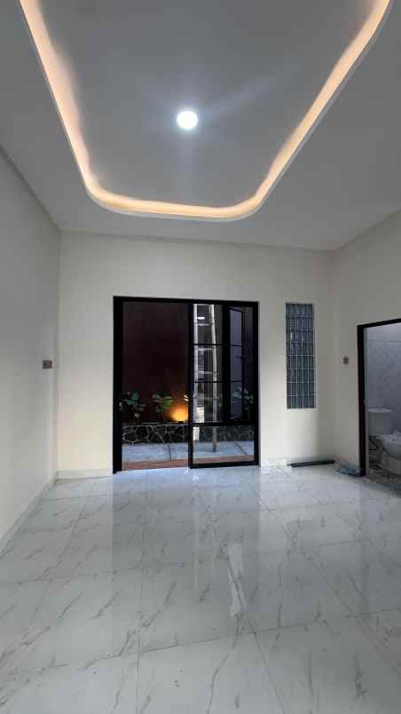 dijual rumah manyaran