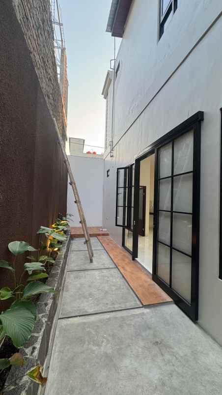 dijual rumah manyaran