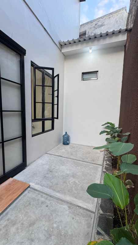 dijual rumah manyaran