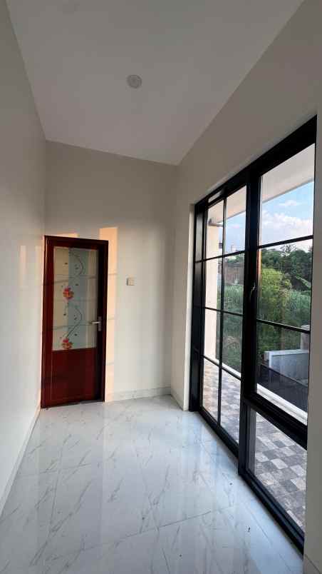 dijual rumah manyaran