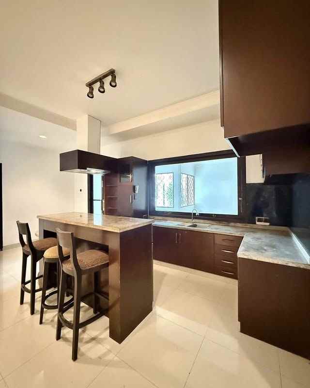 dijual rumah menteng