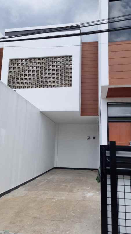 dijual rumah merkuri komplek margahayu