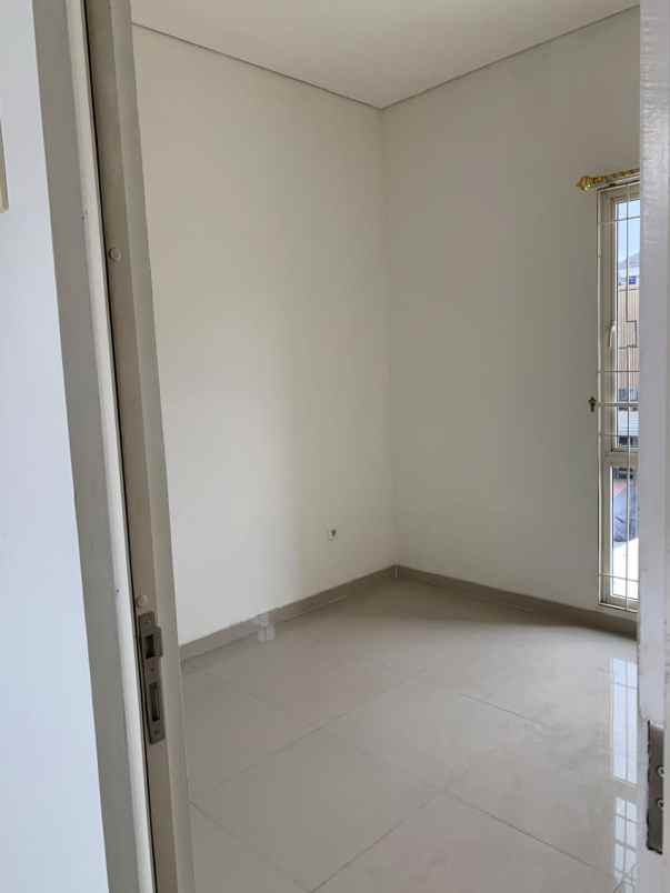 dijual rumah metland menteng cakung