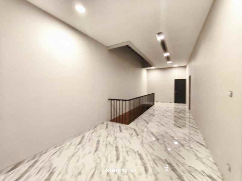 dijual rumah mewah di sumber solo