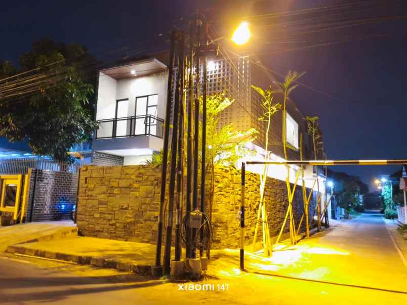 dijual rumah mewah di sumber solo