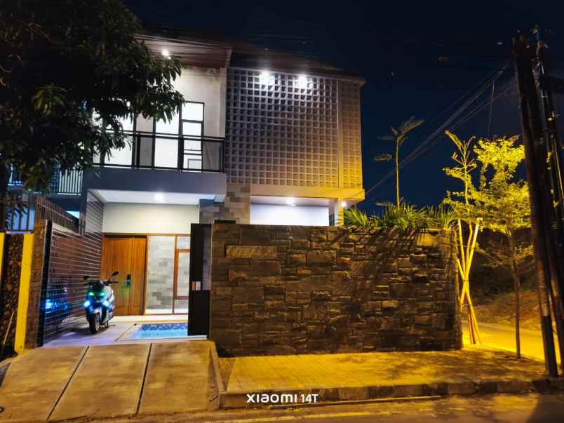 dijual rumah mewah di sumber solo