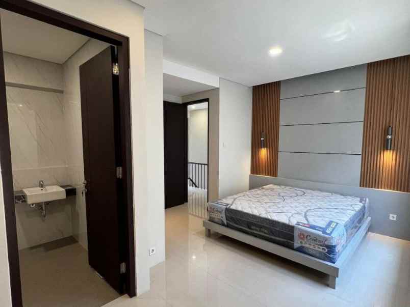 dijual rumah mocca vrbana dian istana