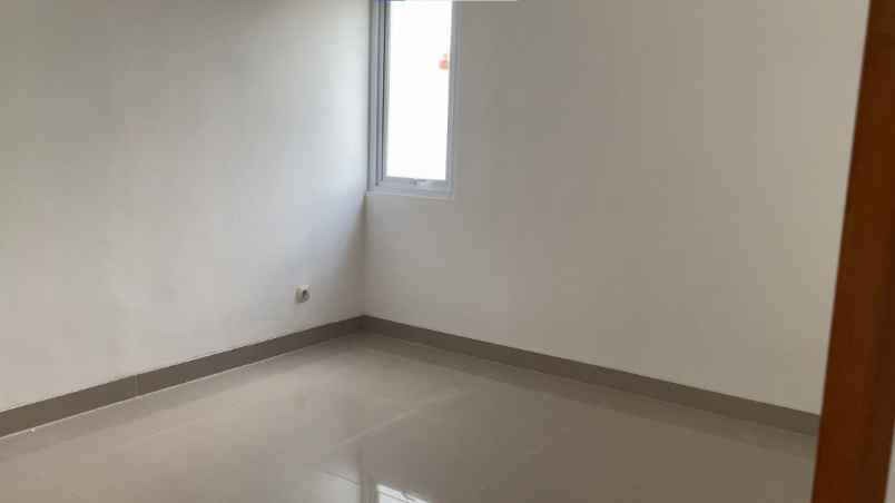 dijual rumah mustika sari