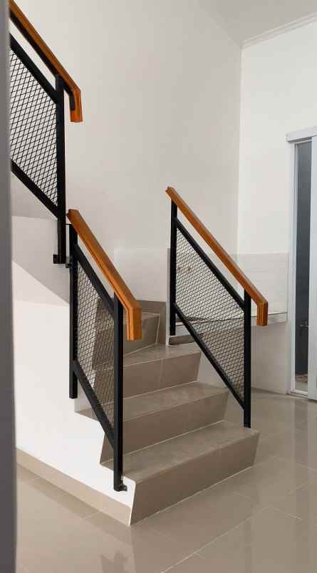 dijual rumah mustika sari