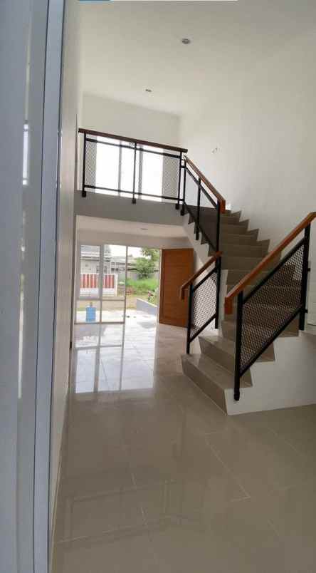 dijual rumah mustika sari