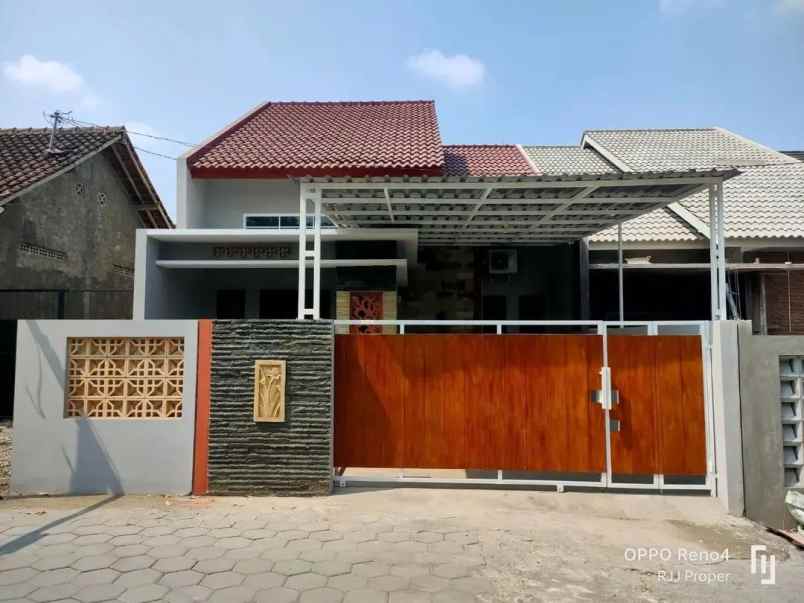 dijual rumah ngemplak
