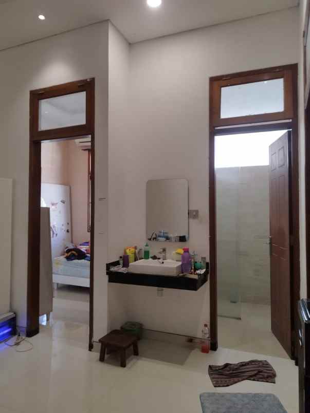 dijual rumah nginden intan