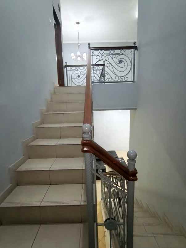 dijual rumah nilem
