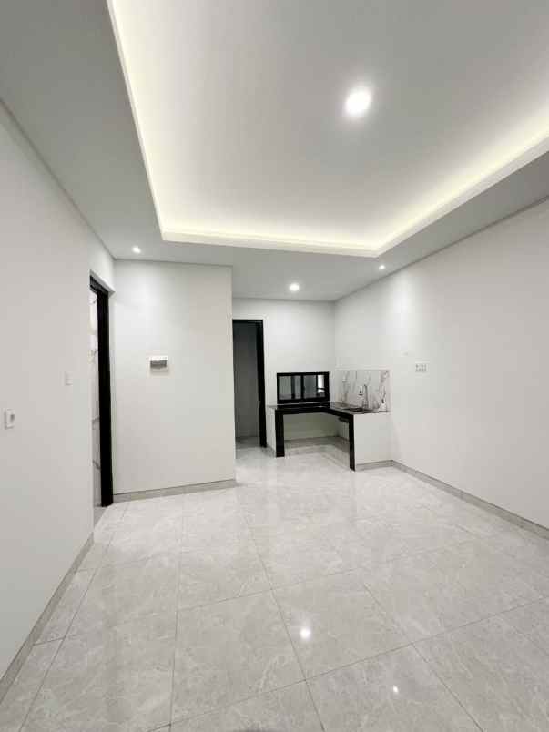 dijual rumah nirwana eksekutif