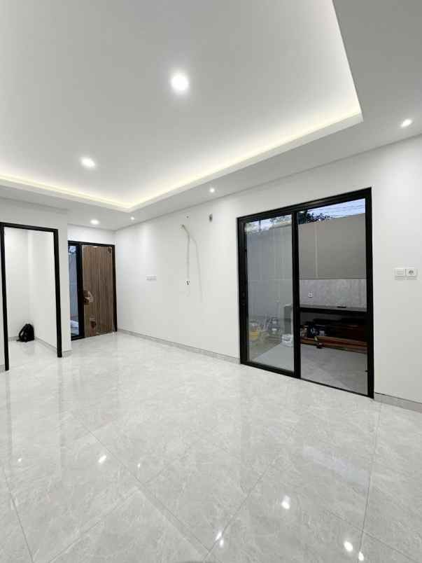 dijual rumah nirwana eksekutif