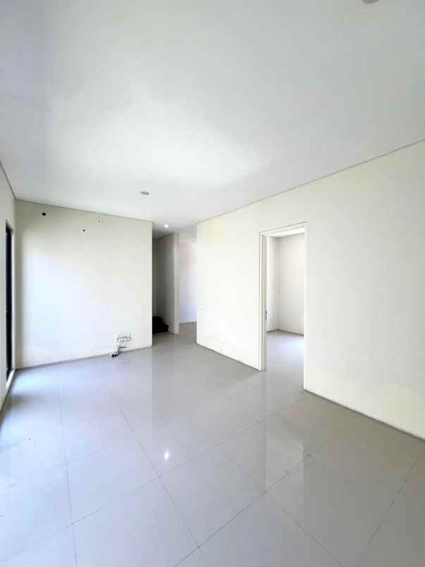 dijual rumah northwest lake citraland