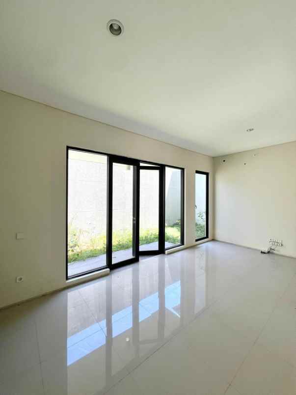 dijual rumah northwest lake citraland
