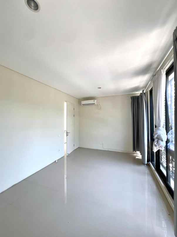 dijual rumah northwest lake citraland