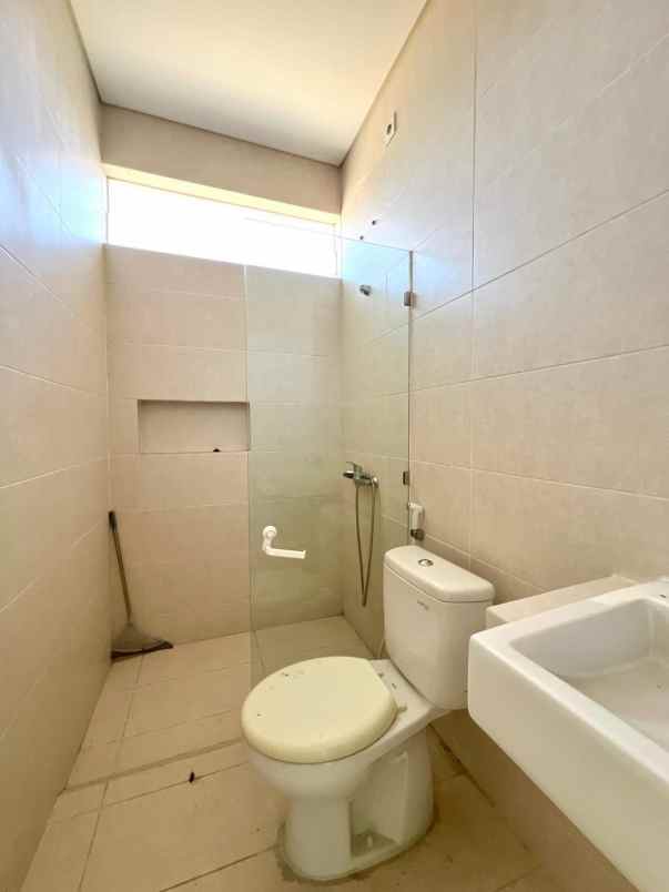 dijual rumah northwest lake citraland