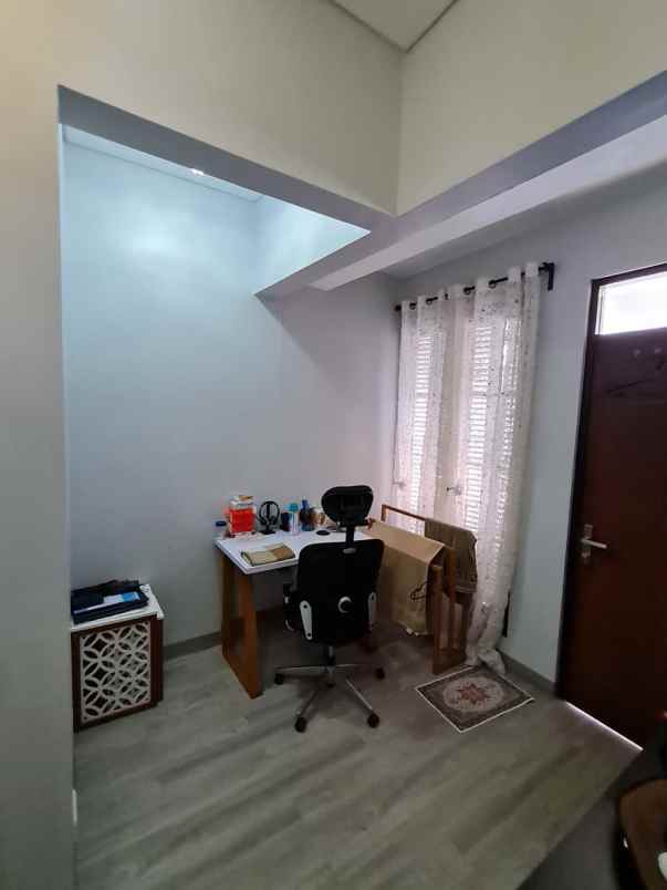 dijual rumah padasuka