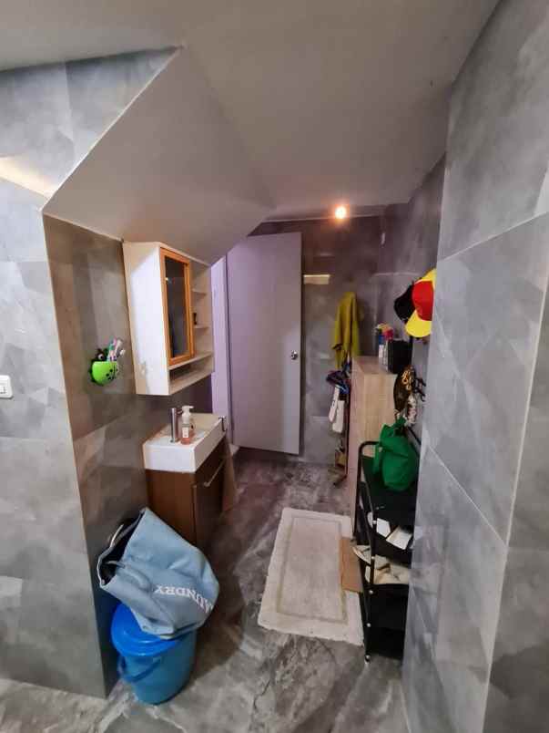 dijual rumah padasuka