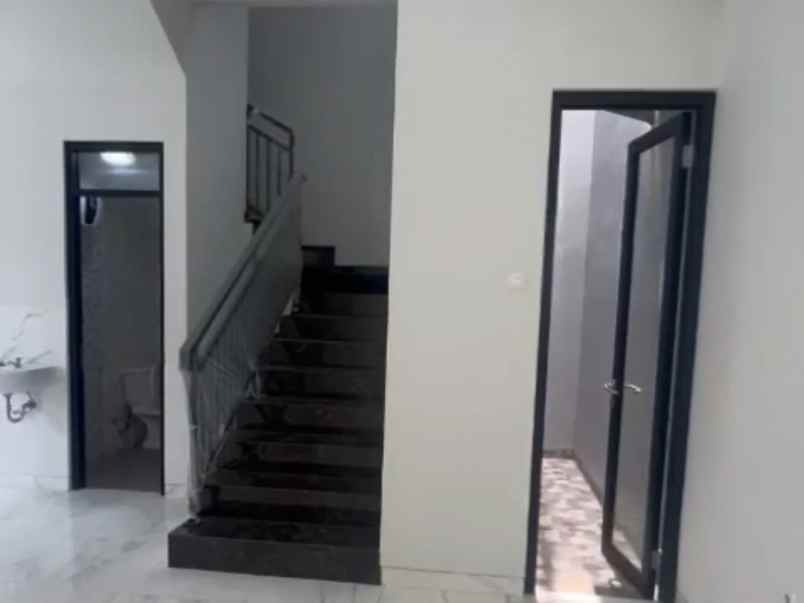 dijual rumah pakal madya asri