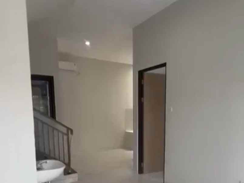 dijual rumah pakal madya asri