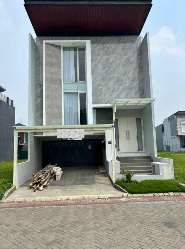 dijual rumah pakuwon city