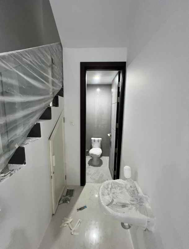 dijual rumah pakuwon city grand island