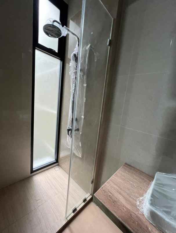 dijual rumah pakuwon city grand island