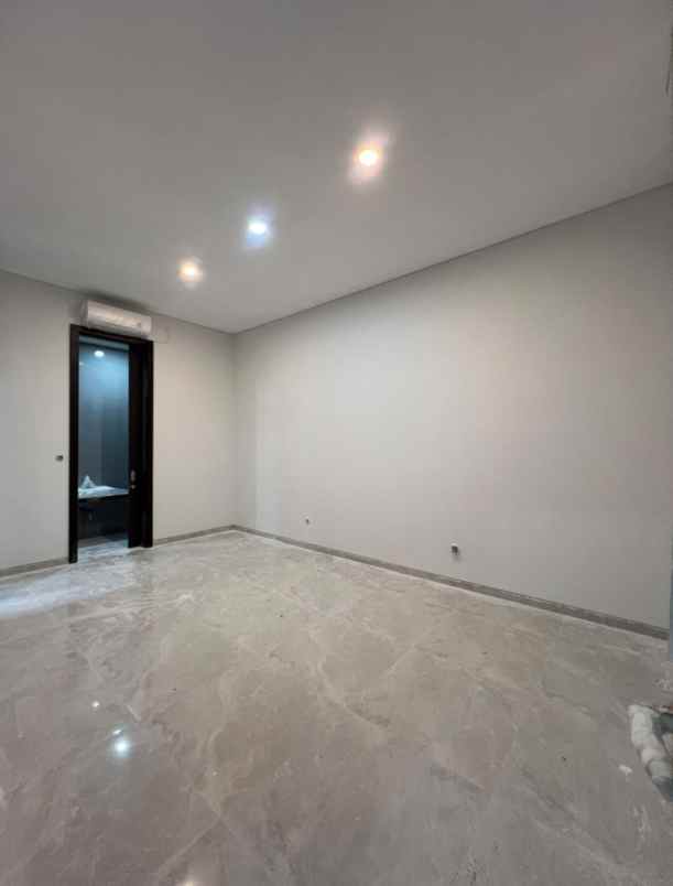 dijual rumah pakuwon city grand island
