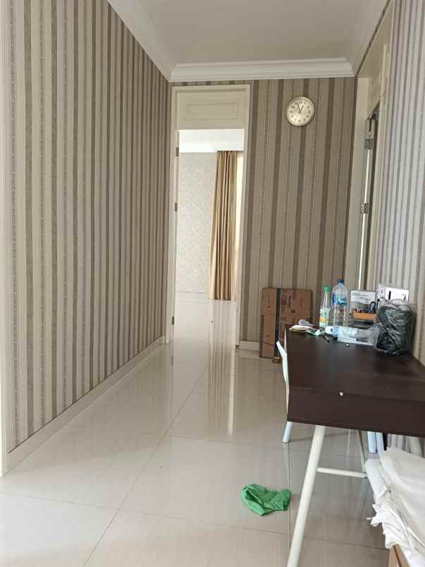 dijual rumah pakuwon indah