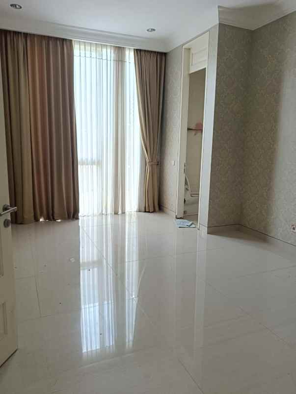 dijual rumah pakuwon indah